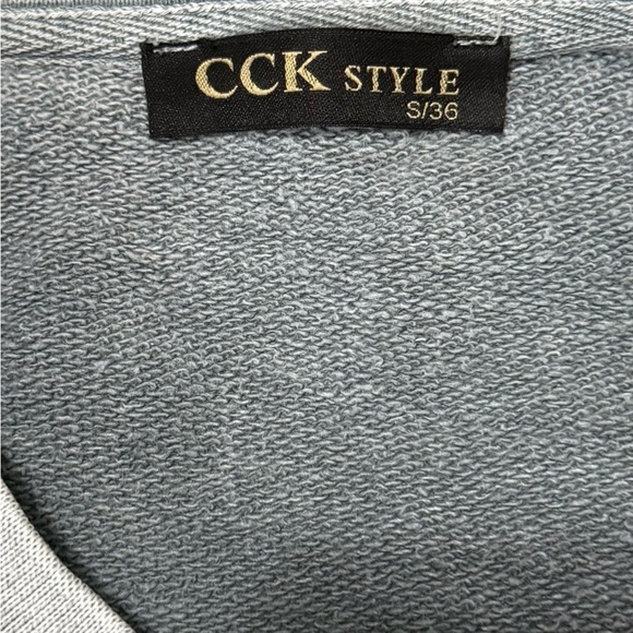 Women's CCK Style Distressed Gray Crewneck Sweater with Tiger - Picture 5 of 6